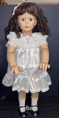 35 Ashton Drake ADG Poseable Brunette Doll White Lace Dress