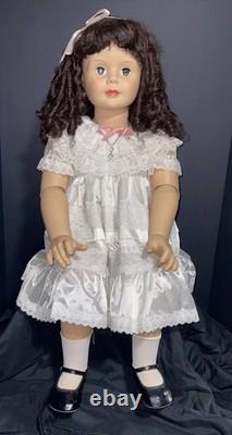 35 Ashton Drake ADG Poseable Brunette Doll White Lace Dress