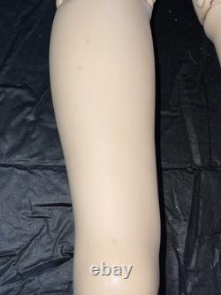 35 Ashton Drake ADG Poseable Brunette Doll White Lace Dress