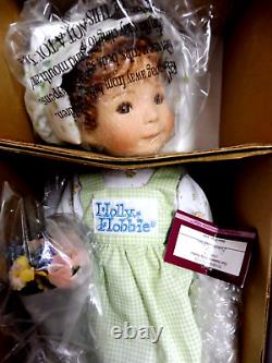 ASHTON DRAKE / DIANNA EFFNER PORCELAIN & CLOTH A HOLLY HOBBIE SPRING NIB WithCOA