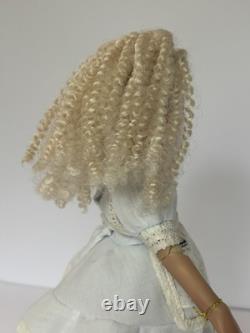 ASHTON DRAKE GALLERIES VINYL BJD DOLL Alice in Wonderland by DIANNA EFFNER