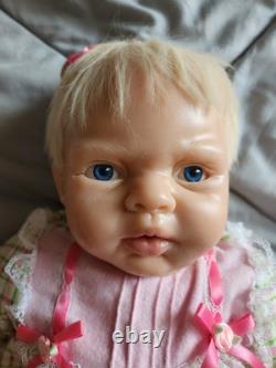 ASHTON DRAKE/MICHELLE FAGAN SILICONE & CLOTH DOLL LILY ROSE WithBLANKET