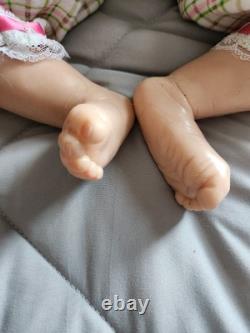 ASHTON DRAKE/MICHELLE FAGAN SILICONE & CLOTH DOLL LILY ROSE WithBLANKET