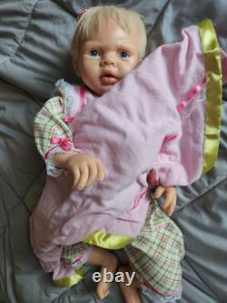 ASHTON DRAKE/MICHELLE FAGAN SILICONE & CLOTH DOLL LILY ROSE WithBLANKET