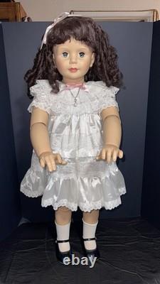 Ashton Drake ADG 30 Poseable Girl Doll Brunette Original Dress Display