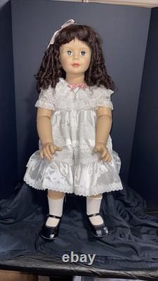 Ashton Drake ADG 30 Poseable Girl Doll Brunette Original Dress Display