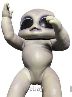 Ashton-Drake Alien Beta Gray Baby Greyson Kosart Studios Collectors Figure Doll