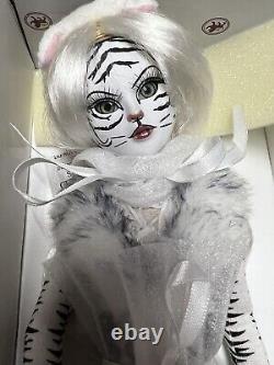 Ashton Drake Doll Sumatra Sensation Eye Of The Tiger Woman Cat Outfit 16