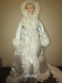 Ashton Drake Galleries 24'Doll Silent Night Angel Battery Operated Collectible