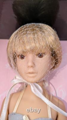 Ashton Drake Galleries Delilah Noir Doll Blonde Wig 16 Ball-Joint Brown Eyes