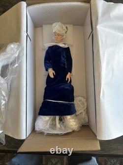 Ashton-Drake Galleries Her Majesty The Queen Sapphire Elegance Portrait Doll 15