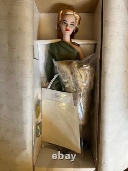 Ashton Drake Galleries Madra Cold Shoulder by Mel Odom Doll Complete NIB