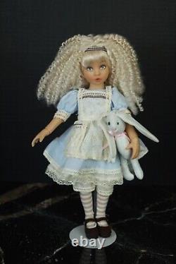 Ashton-Drake Galleries Vinyl Doll Alice in Wonderland By Dianna Effner