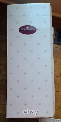 Ashton-Drake Gallery 23 Holly Porcelain 1998 Holiday Doll & Stand 1457 of 2500