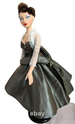 Ashton Drake Gene 2005 COSMOPOLITAN, Convention LE 355, Outfit on Doll with Stand