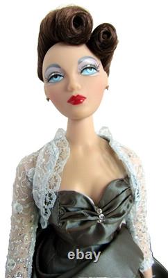 Ashton Drake Gene 2005 COSMOPOLITAN, Convention LE 355, Outfit on Doll with Stand