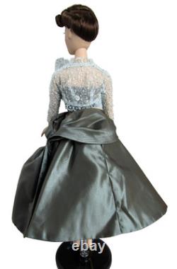 Ashton Drake Gene 2005 COSMOPOLITAN, Convention LE 355, Outfit on Doll with Stand