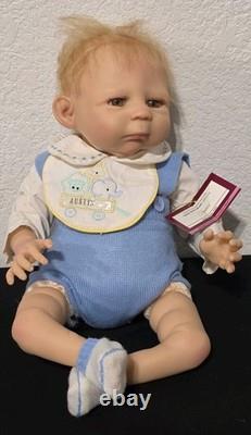 Ashton Drake Hold Me Baby Doll Denise Farmer Newborn World of Wonder Austin Box
