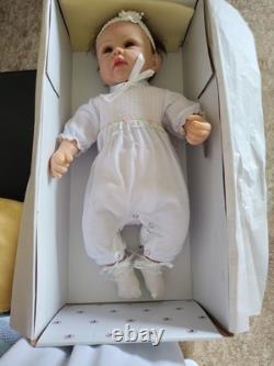 Ashton Drake'Olivia's Gentle Touch' Vinyl Doll 21 NIB