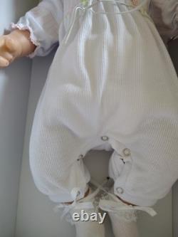 Ashton Drake'Olivia's Gentle Touch' Vinyl Doll 21 NIB