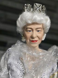Ashton Drake Queen Elizabeth II, Long May She Reign Collectors Doll NEW