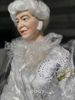 Ashton Drake Queen Elizabeth II, Long May She Reign Collectors Doll NEW