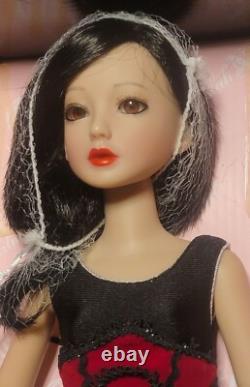 Ashton Drake RED VELVET Delilah Noir BJD 16 Vinyl Doll Changeable Eyes Wig