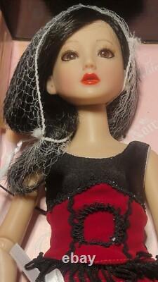 Ashton Drake RED VELVET Delilah Noir BJD 16 Vinyl Doll Changeable Eyes Wig