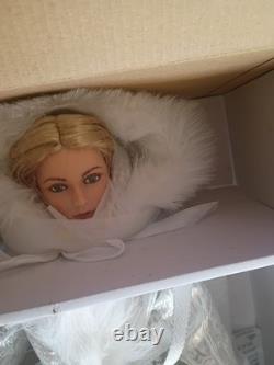 Ashton Drake Silent Night Angel Poseable Doll Light Up Gown Retired New In Box