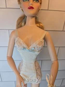 Ashton-Drake Ultimately Madra- Blonde-COA #866-Mel Odom-with Extra Outfit No Box