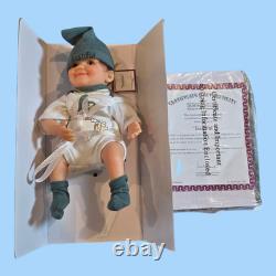 NEW! Open Box Ashton Drake Disney's Snow White & the Seven Dwarves 8 Dolls Certs