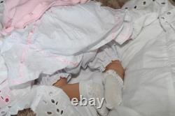 NEW in Box Ashton Drake A Moment In My Arms So Truly Real 20 Girl Baby Doll