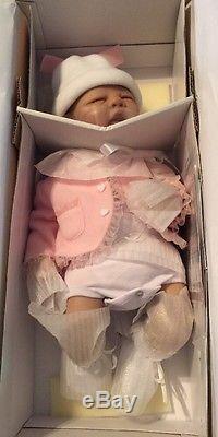 New Ashton Drake Sarah So Truly Real Vinyl Baby Doll Wee Wiggles Shipper Box