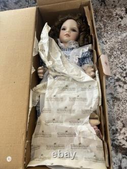 New In Box Ashton Drake Gwendolyn Porcelain Doll Bunny COA Stand attic Smell