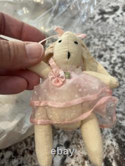 New In Box Ashton Drake Gwendolyn Porcelain Doll Bunny COA Stand attic Smell