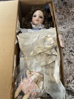 New In Box Ashton Drake Gwendolyn Porcelain Doll Bunny COA Stand attic Smell