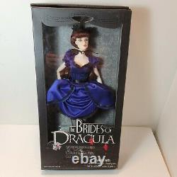 The Brides of DRACULA Lucy ASHTON DRAKE INTEGRITY TOYS Fashion Royalty