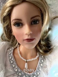 Very Rare Ashton Drake Vinyl Musical Doll Silent Night Angel 25 in